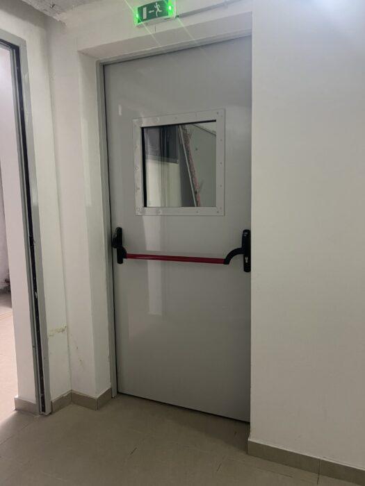 Protivpožarna vrata sa staklom i panik letvom