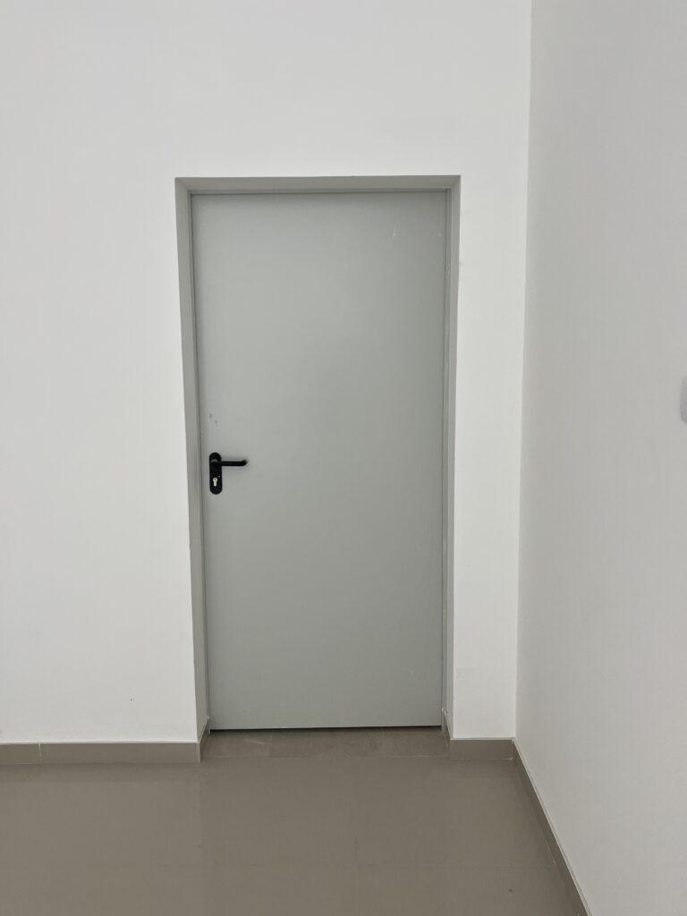 Protivdimna vrata u hodniku objekta